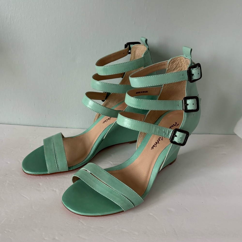 Pour La Victoire Mint Green Triple-Strap Wedge Sandals New in Box